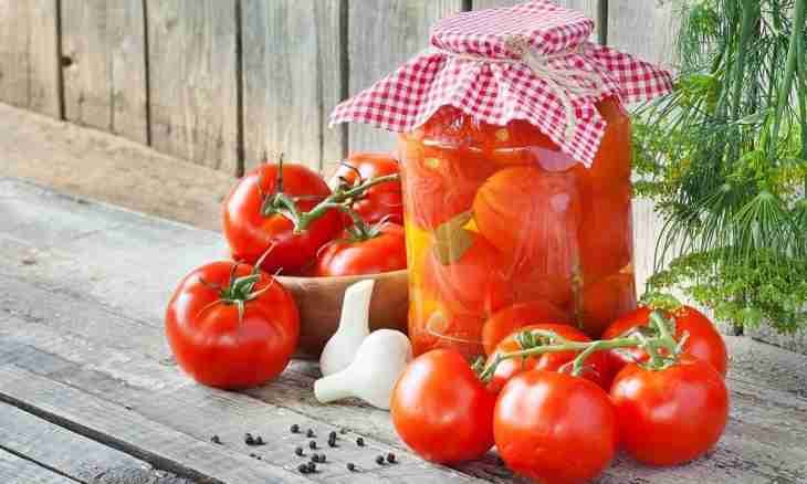 Marinated tomatoes: preparations from tomato