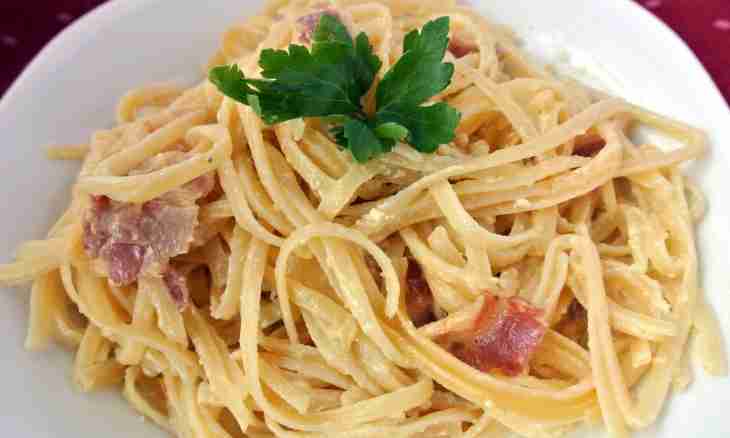 Linguini with mollusks and bacon