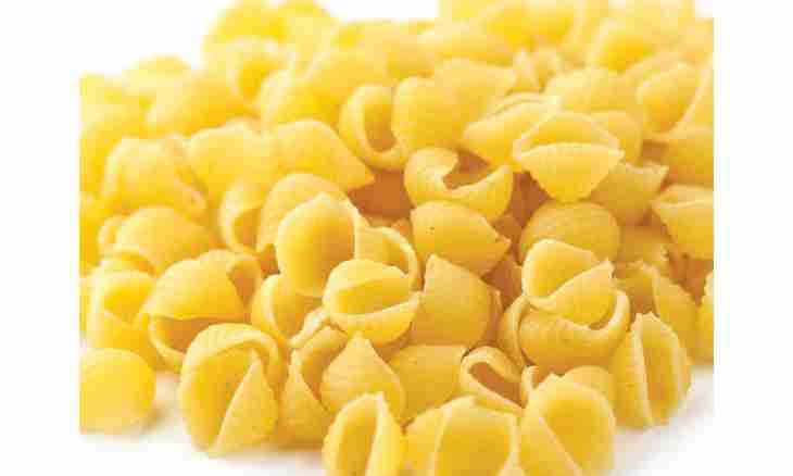 "Shell macaroni products" in creamy sauce
