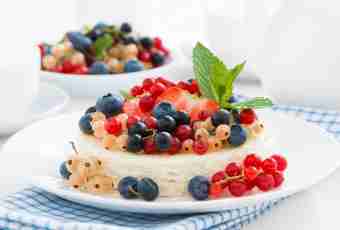 Zephyrous cake dessert with fruit and berries