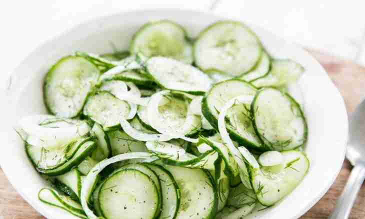 How to make fresh cucumbers salad