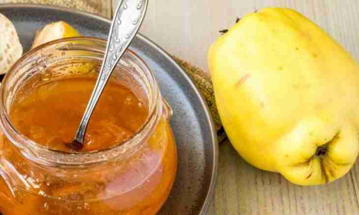 We cook jam from a quince