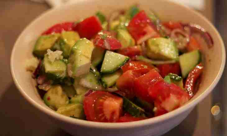 What to make pepper, tomatoes and cucumbers salad