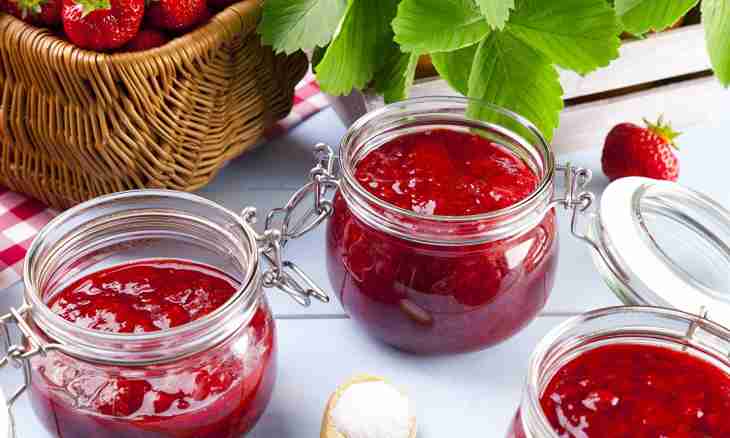 Strawberry jam in the multicooker: preparations for the winter