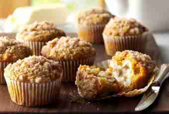 Muffins with apples