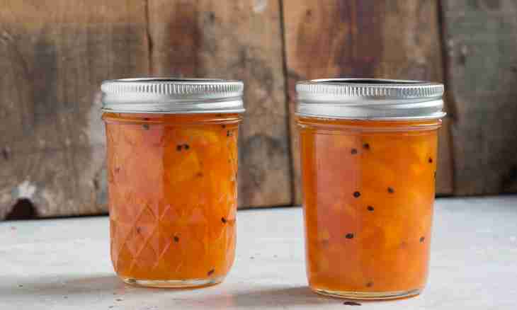 Classical recipe of apricot jam and its variation