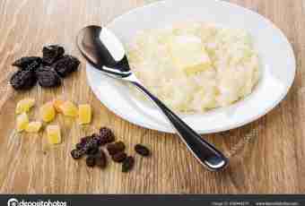 How to make rice porridge with apples, raisin and dried apricots