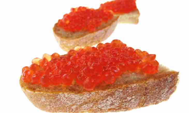 How to make red caviar sandwiches
