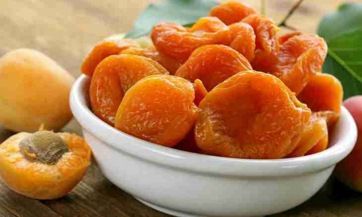 How to bake apples with dried apricots