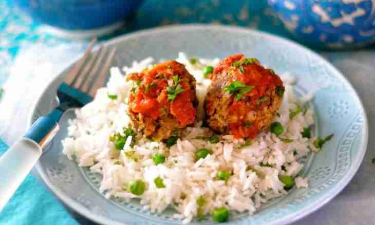 How to make meatballs with rice and sauce