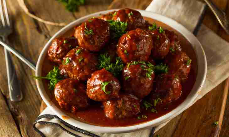 Balls from meat of chicken in sauce