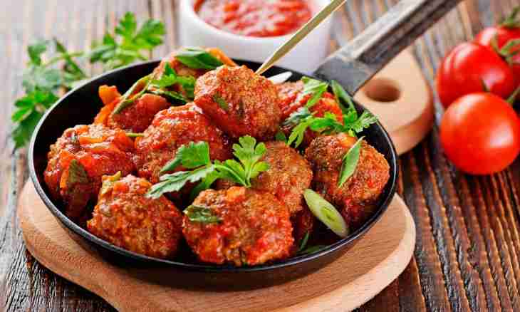 How to make meatballs with rice in tomato sauce
