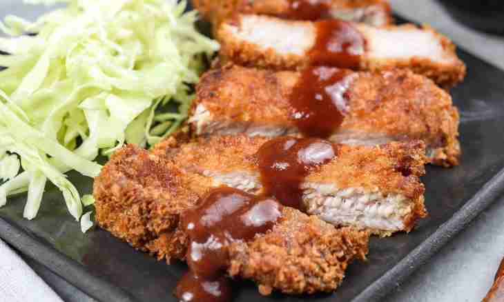 Juicy cutlets with sauce