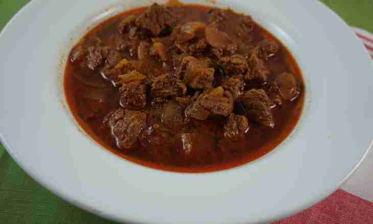 How to cut meat for goulash