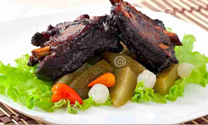 The pork ribs baked with vegetables