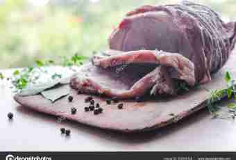 How to bake pork with fragrant herbs