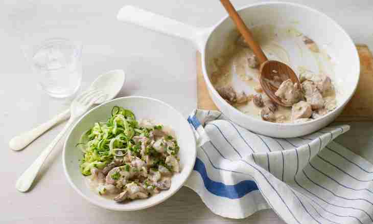 Add a little tenderness to the diet: creamy mushroom sauce