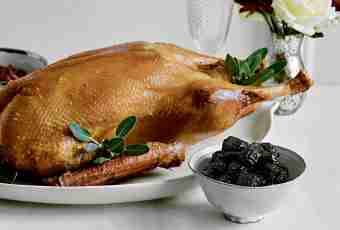 How to prepare a goose in an oven with prunes