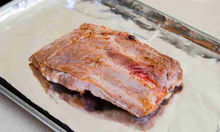 How to bake pork in a foil