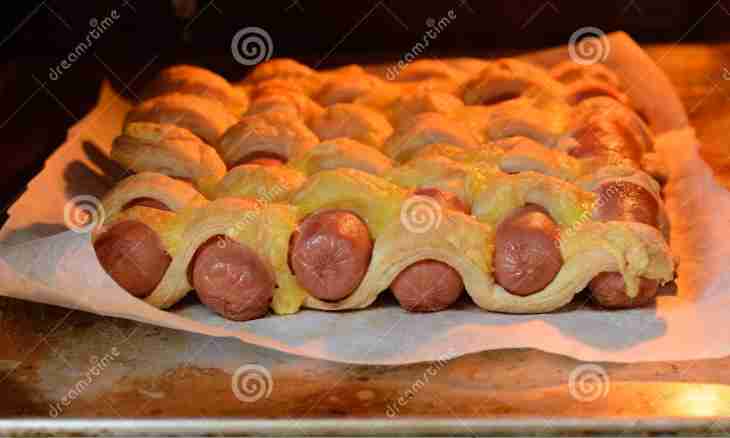 The sausages baked in puff pastry