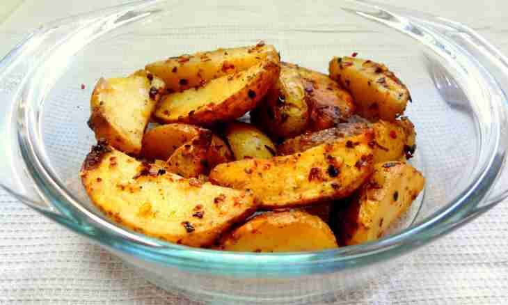 How to make tasty potatoes in an oven