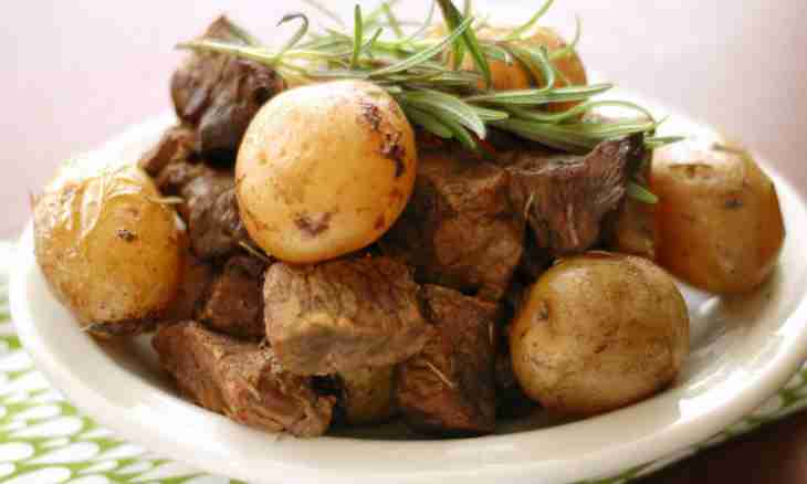 How to prepare pots with meat and potato