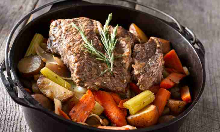 Magic pot: roast with meat in Russian