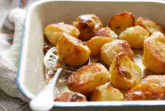 How to make potatoes by segments in an oven with a crisp