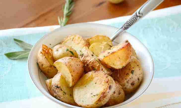 How to make zapyochenny potatoes with a Parmesan cheese?