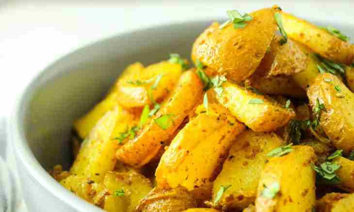 How to bake potato with parmesan in an oven