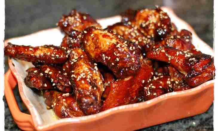 The chicken wings baked in a tomato soy-bean sauce