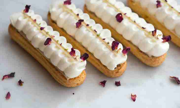 Cottage cheese eclairs