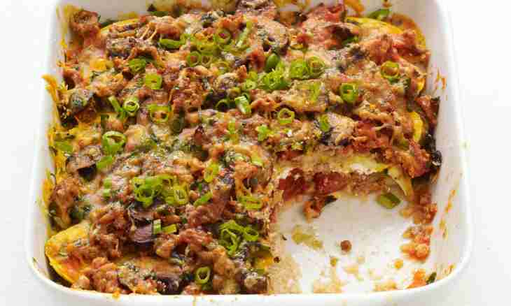 How to make casserole with spinach and pork sausages