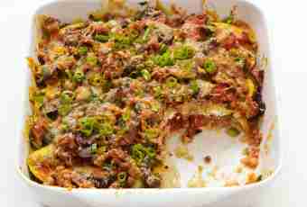 How to make casserole with spinach and pork sausages