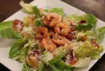 Shrimps and arugula CAESAR salad