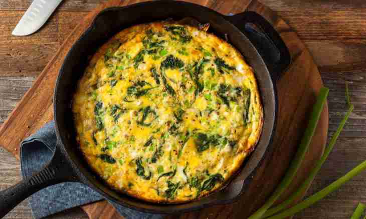 Useful breakfast - omelet with spinach in the multicooker