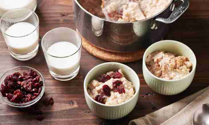 Cottage cheese pudding with cherries