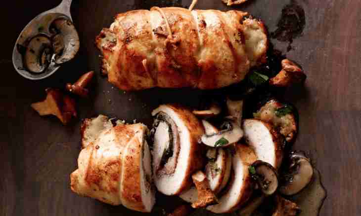 Chicken rolls with mushrooms