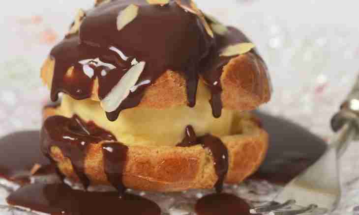 How to make profiteroles with ice cream and a chocolate cover