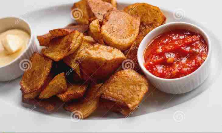 Fried potatoes with sauce of aioli