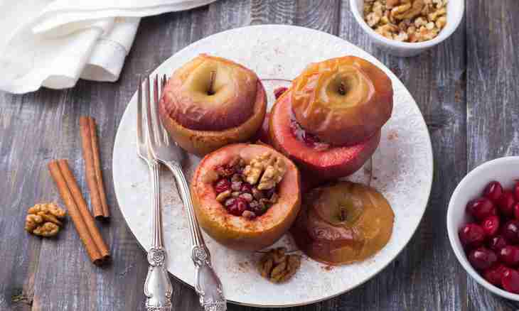 How to make baked apples with a cranberry stuffing