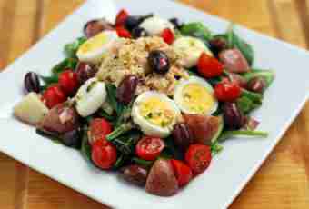 Olives and chicken salad