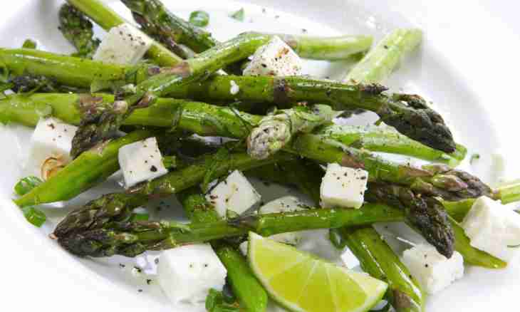 How to prepare an asparagus lettuce