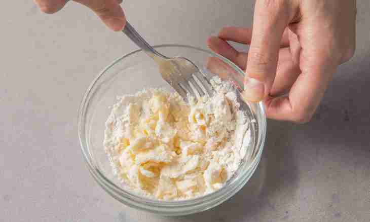 How to prepare apple corn flour shifting pie?