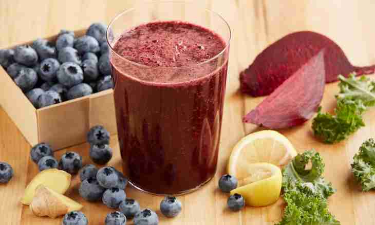 How to make useful smoothie with juice of beet and honey