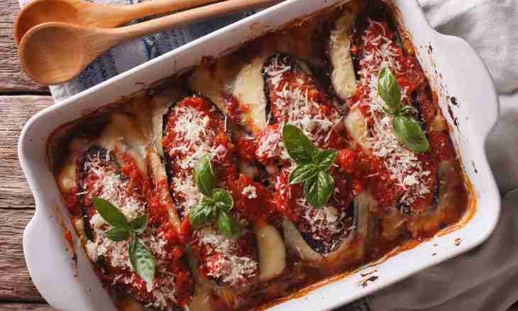 The house recipe of the baked eggplants under cheese