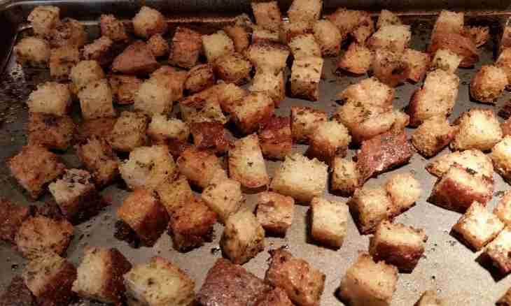How to make croutons with garlic