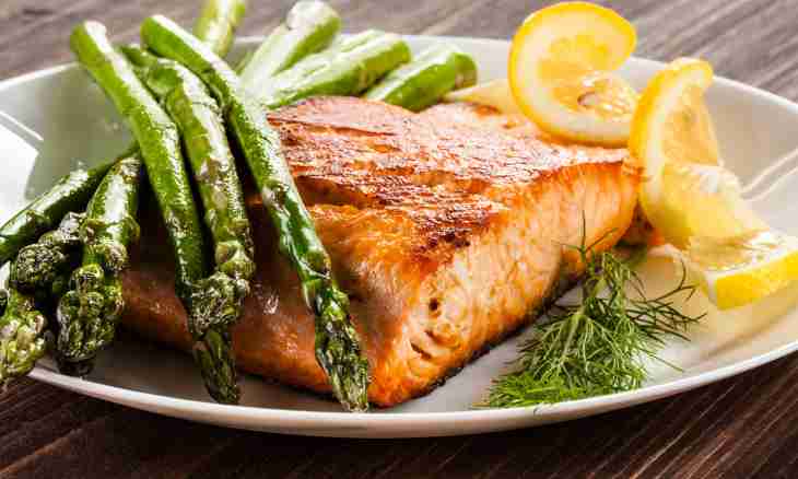 How to bake a salmon on a grill