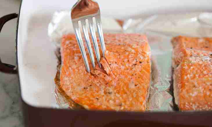 How tasty to bake a salmon in an oven