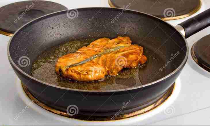 How to prepare a salmon in a frying pan